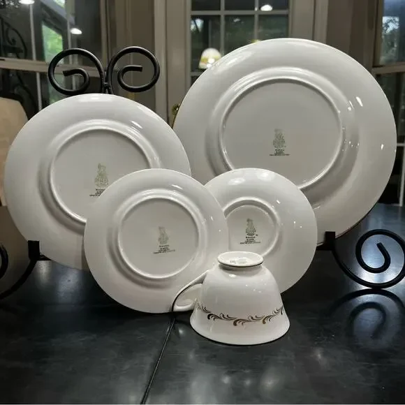 Royal Doulton Rondo H 4935 Bone China 5 Piece Place Setting Vintage Doulton & Co Dinnerware